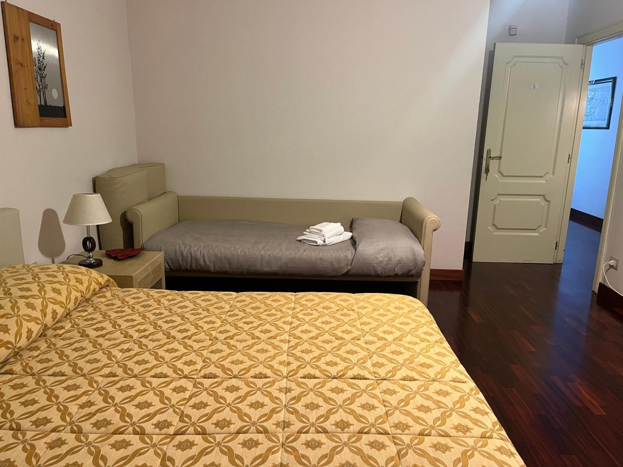 Gioviale Rooms Portici Exteriör bild